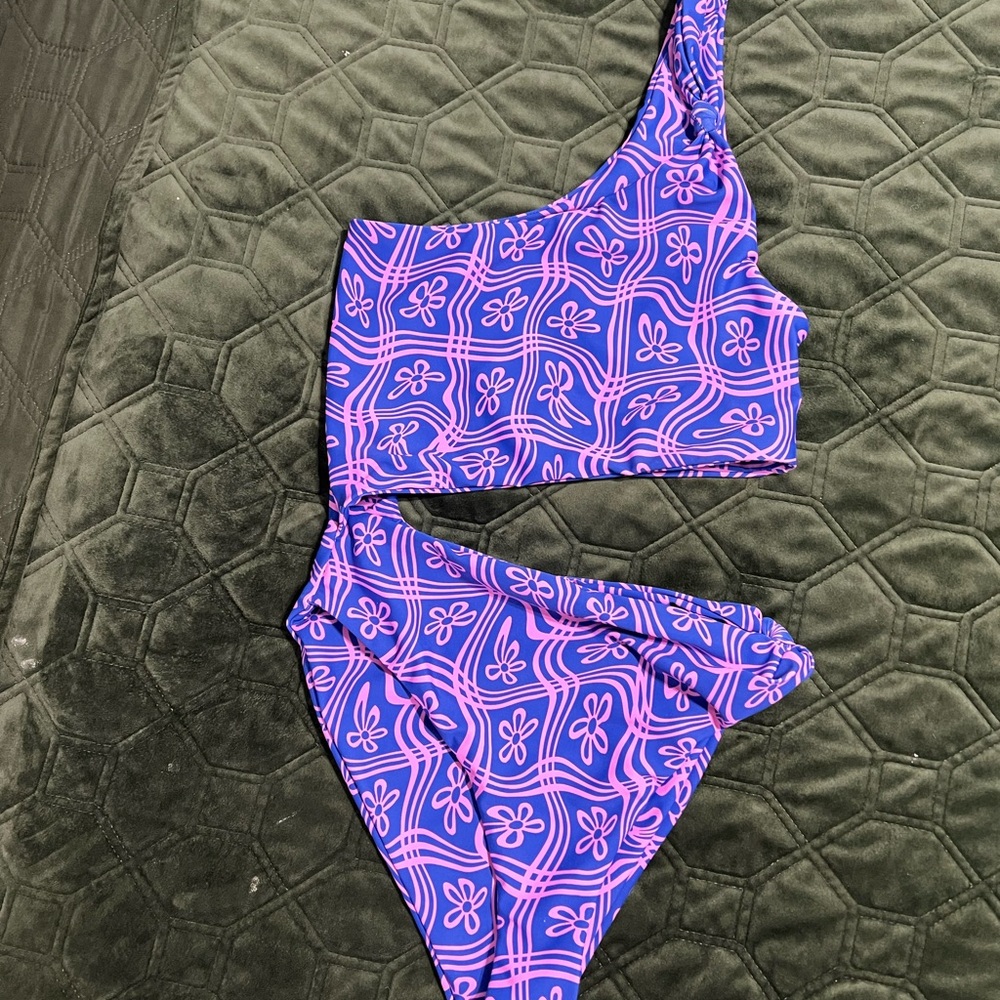 Skatie Hermosa Nicole one-piece swimsuit